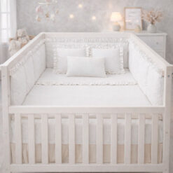 Combo Dulces Sueños Pequeñín Blanco – Set Completo de Cuna con Bumper + Juego de Sábanas + Almohada + Cojines + Protector Antifluido