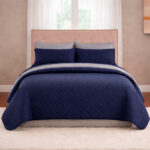 Combo Fresh Azul Oscuro + Juego de Sábanas + Colcha Azul-Gris en Microfibra