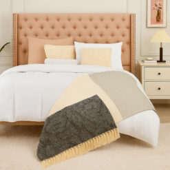 Pie de Cama Decorativo Trío Plata, Marfil y Negro con Flecos