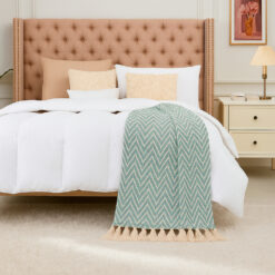 Pie de Cama Decorativo Zig Zag Color Menta con Flecos