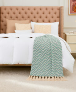 Pie de Cama Decorativo Zig Zag Color Menta con Flecos