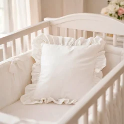 Combo Dulces Sue os Peque n Blanco Set Completo de Cuna con Bumper + Juego de S banas + Almohada + Cojines + Protector Antifluido Casa LiLe
