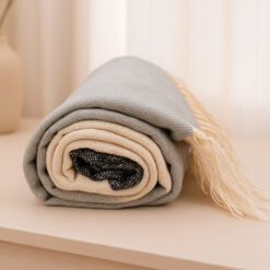 Alternative view of Pie de Cama Decorativo Trío Plata, Marfil y Negro con Flecos