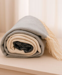 Alternative view of Pie de Cama Decorativo Trío Plata, Marfil y Negro con Flecos