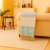 Manta Decorativa Tricolor con Flecos Celeste