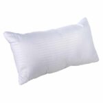 Almohada blanca cama king