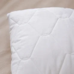 Almohada acolchada blanca de microfibra Casa LiLe