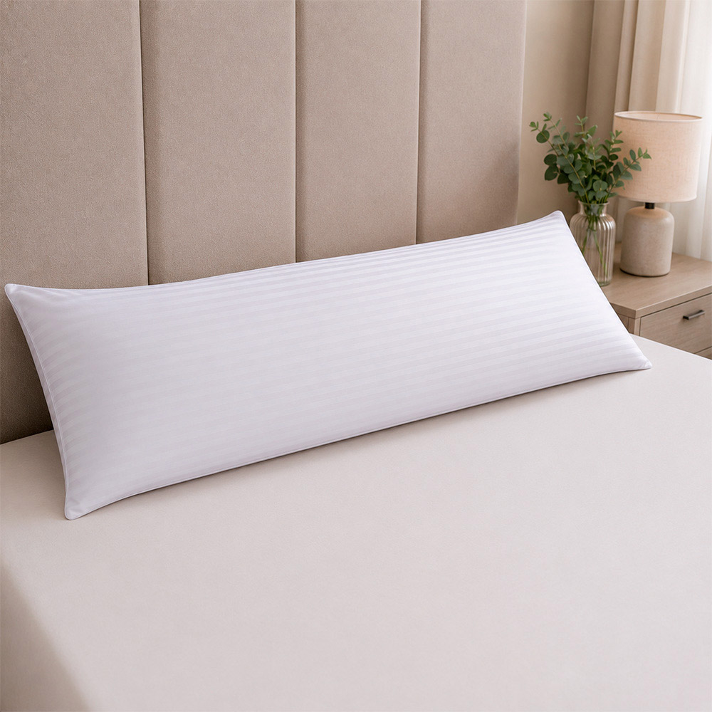 Almohada blanca cama king