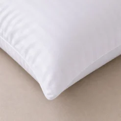 Almohada blanca cama king Casa LiLe