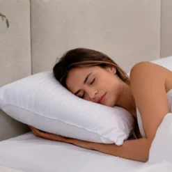 Almohada blanca para dormir con fibra siliconada Casa LiLe