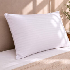 Almohada blanca para dormir con fibra siliconada