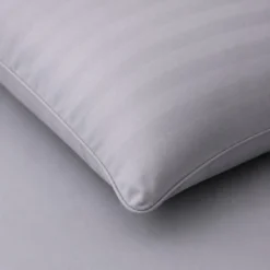 Almohada gris claro est ndar con relleno siliconado Casa LiLe
