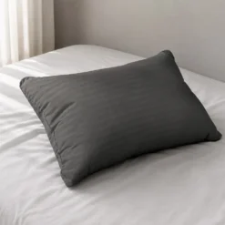 Almohada gris oscuro est ndar de microfibra Casa LiLe