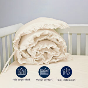 Bumper para cuna beige con boleros