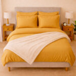 Combo LILÉ Oro - Plumón + Juego de Duvet + Almohada + Cobija Bunny