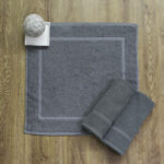 Tapete de baño gris oscuro 660g