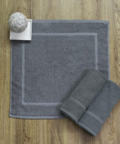 Tapete de baño gris oscuro