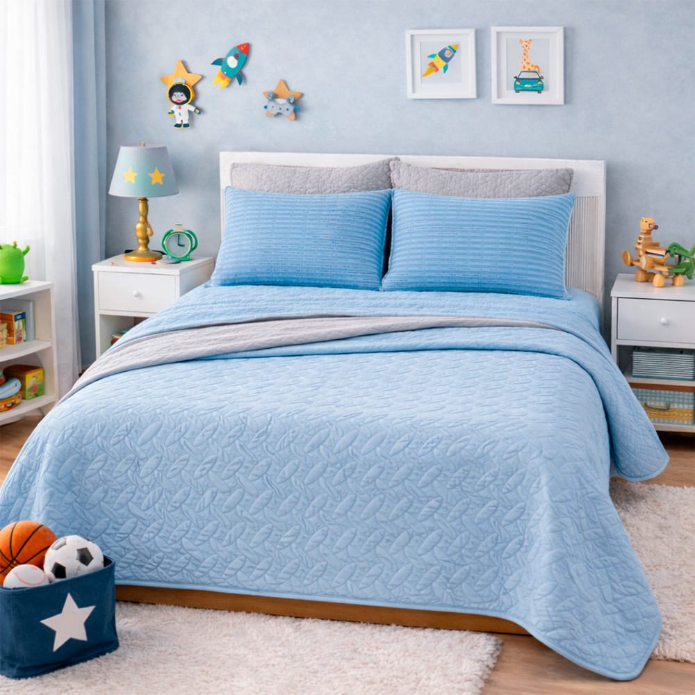 Combo Fresh Infantil Celeste/Gris – Juego de Sábanas Azul Cielo Embosadas + Cubrelecho Infantil Celeste/Gris